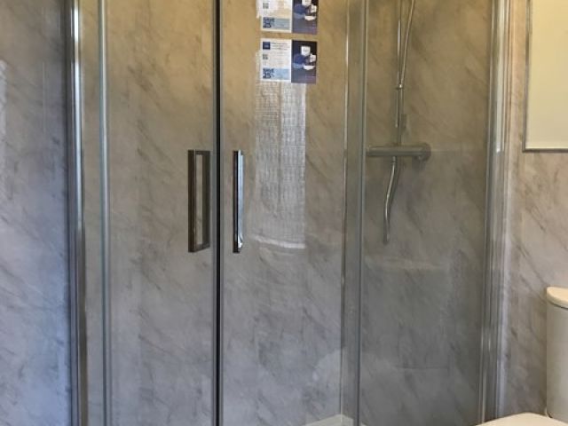 shower-rooms (28)-kireth-ai